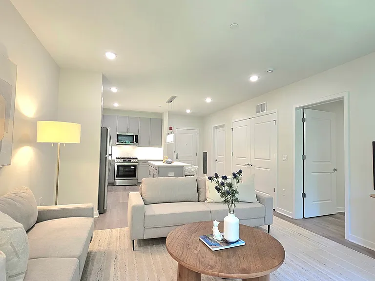 135-137 Fairfield Rd #100 — Photo 6