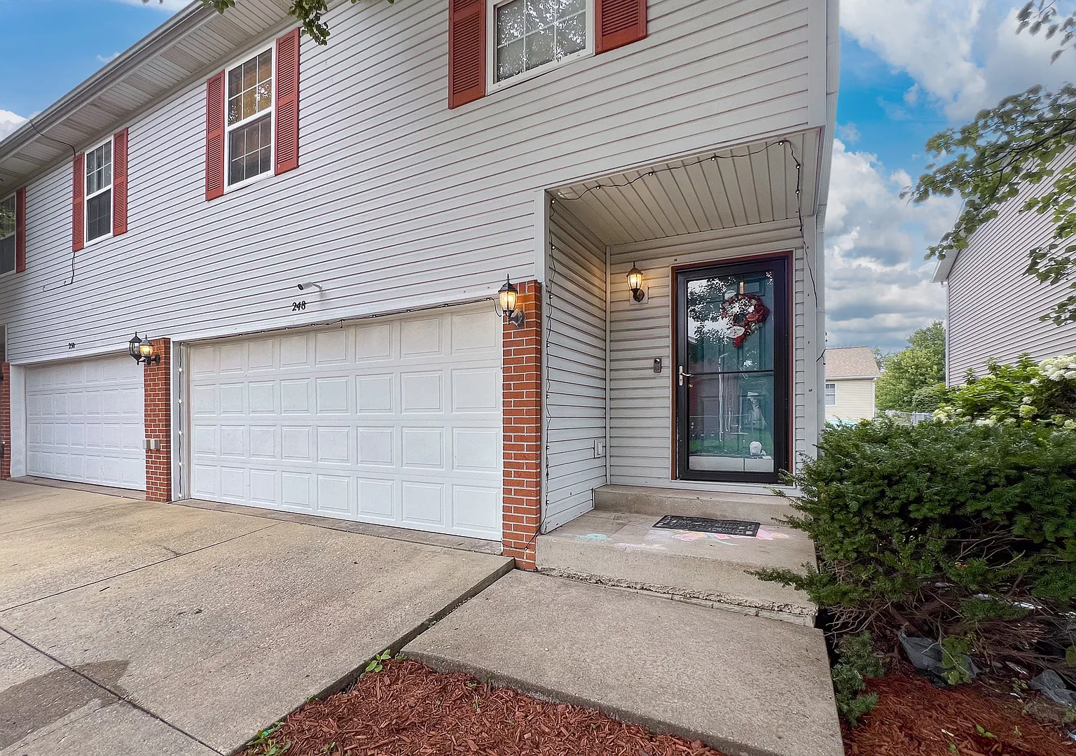 3 bed, 1756 sqft, $1,995 — Photo 1