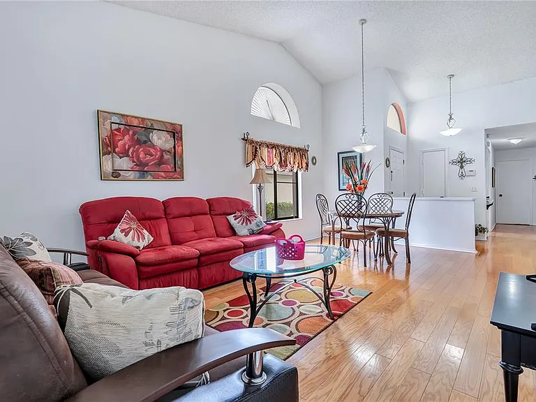 112 Lakepointe Cir — Photo 5