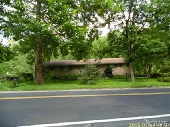 268 Daniels Rd, Nazareth, PA 18064
