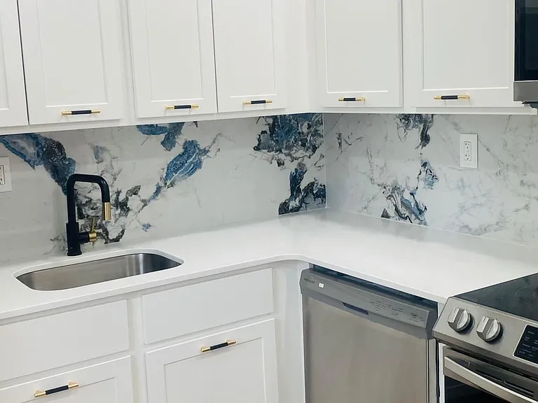 Laura Lane Apartments — Photo 6