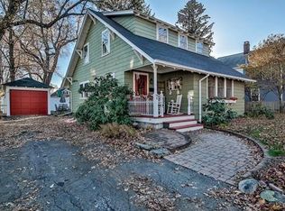 7 Hartford St, Bedford, MA 01730