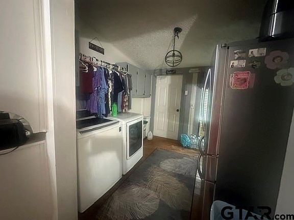 5th image of 490 E Holley St
