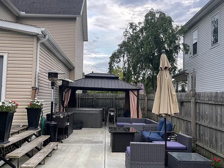 432 E East St — Photo 81