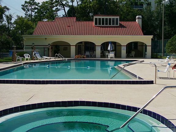 Pool, Spa & Clubhouse
