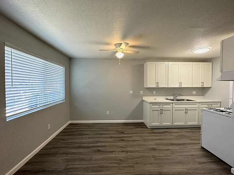 150 Gateway Court — Photo 6