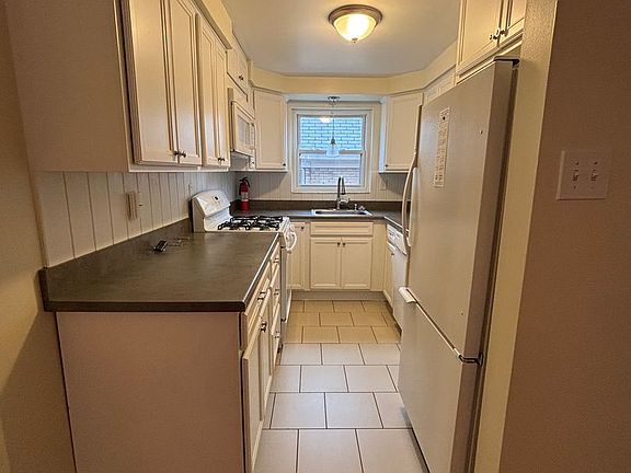 3rd image of 2614 Broadway Ave #2616