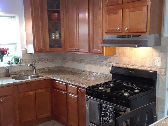 2nd image of 3116 Calwagner St APT 2W