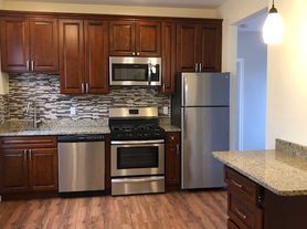 25 Cross St, Bloomfield, NJ