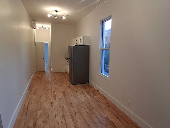 2nd image of 290 Arlington Ave APT 3R
