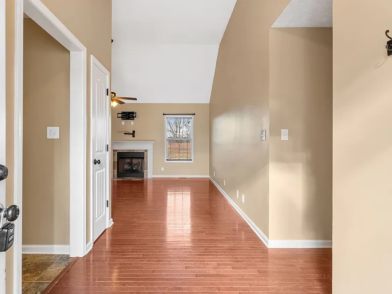 1390 Whitt Ln — Photo 4