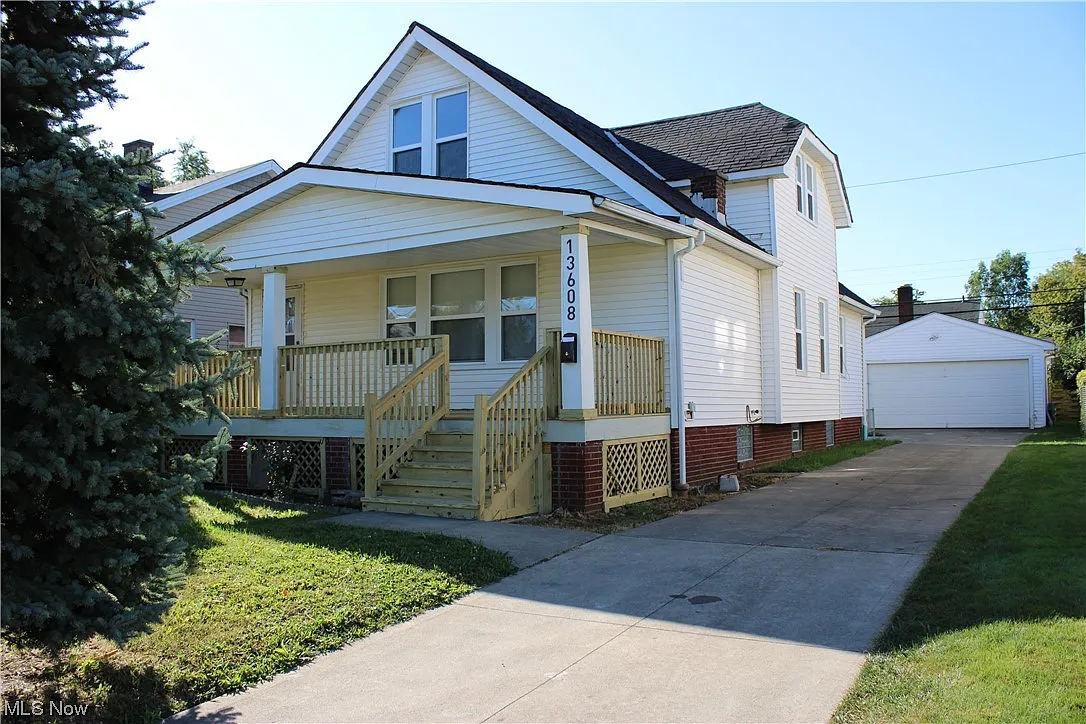13608 Saybrook Ave photo 1