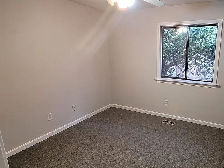 7237 Sandy Creek Dr — Photo 14
