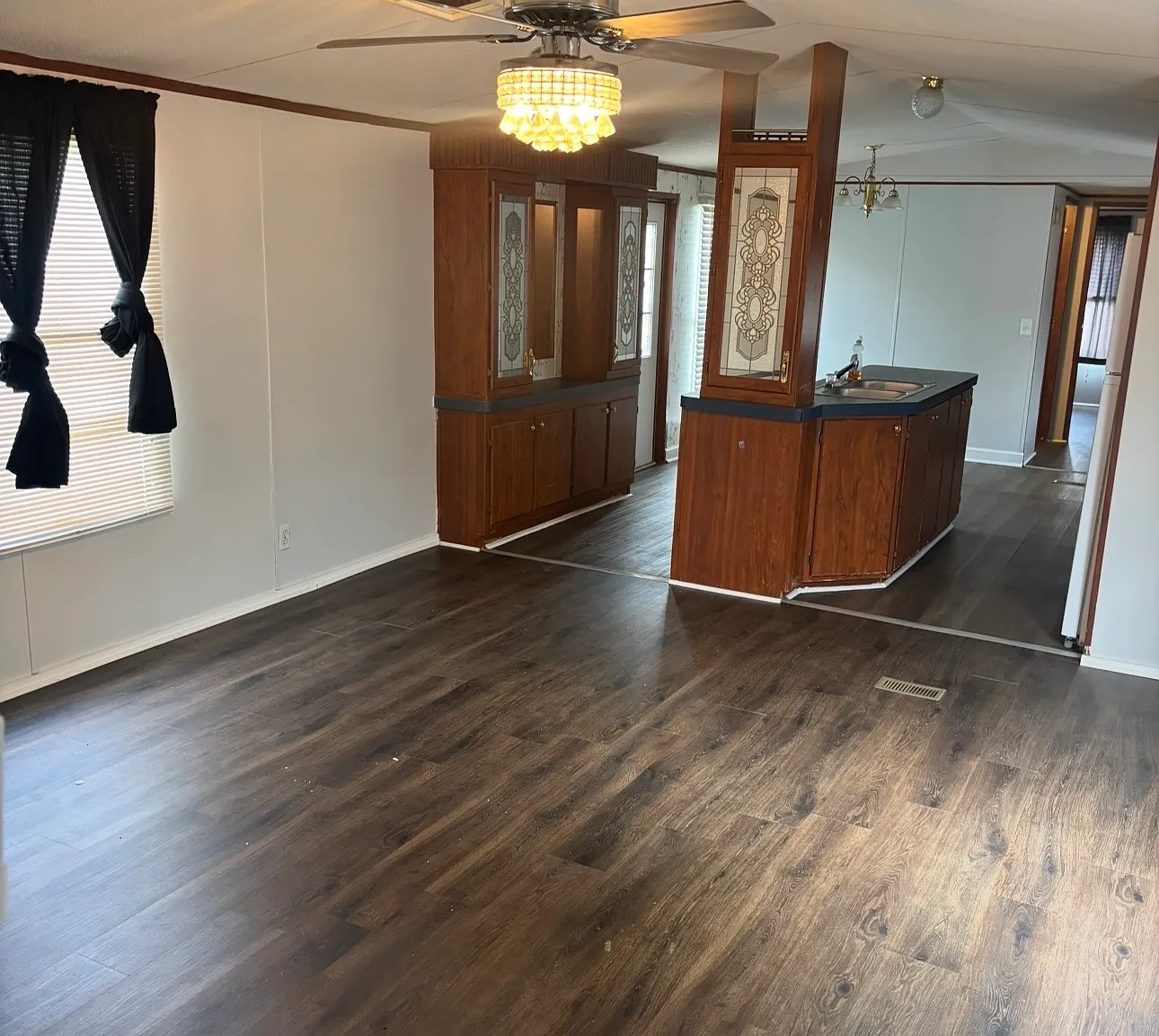 3 bed, 1100 sqft, $1,300 — Photo 2