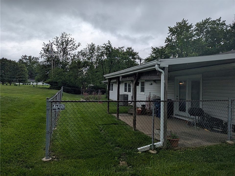 2nd image of 807 W Roselawn St