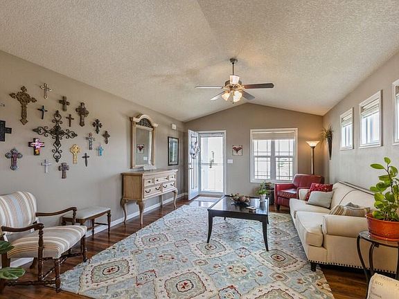 4th image of 3604 NE Shelby Ln
