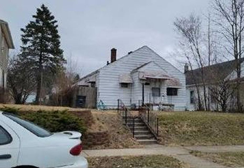 2nd image of 734 S 36th St