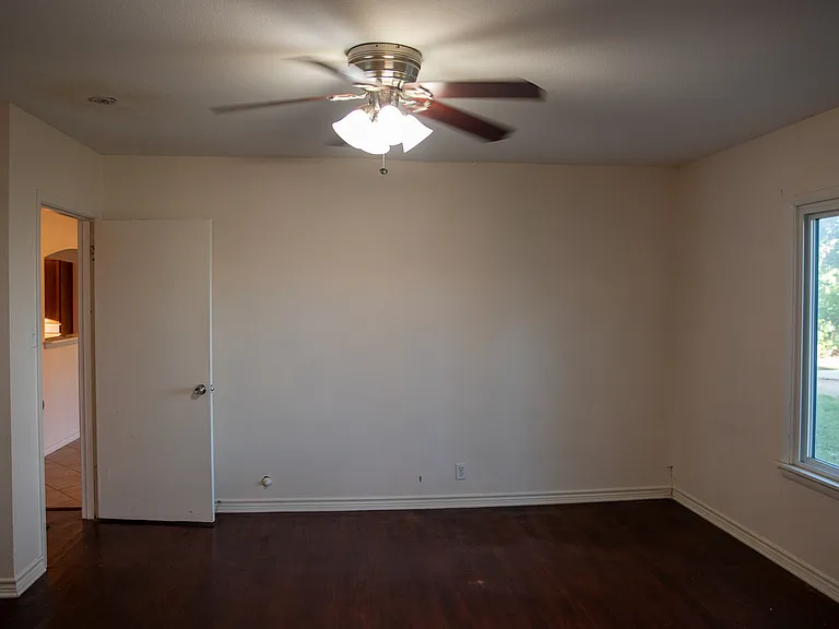 3000 Glen Rae St — Photo 11