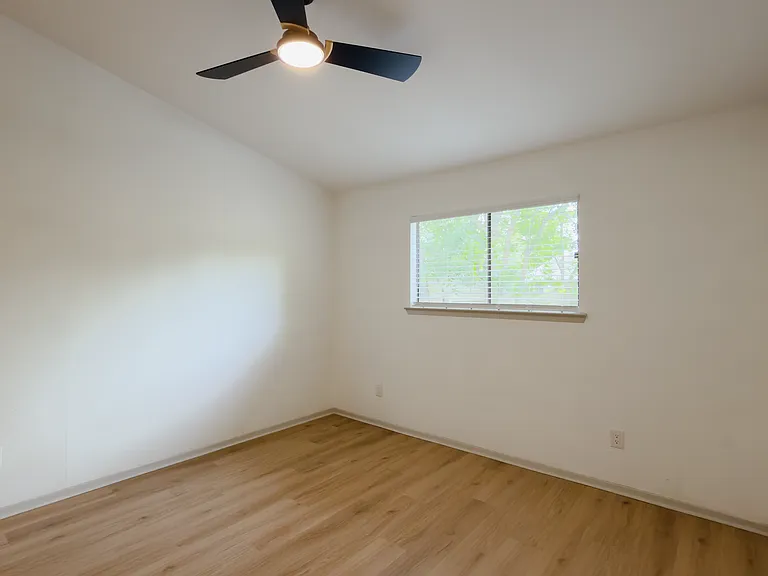7004 Oak Meadow Cir #B — Photo 12