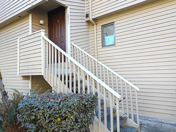 2nd image of 12044 96th Ave NE APT 221