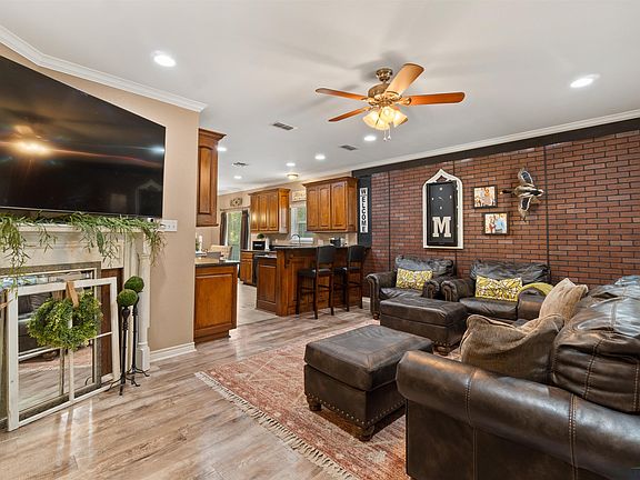 4th image of 1703 Azalea St