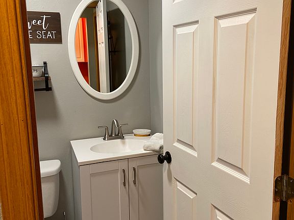 Hall bathroom, full bath! 