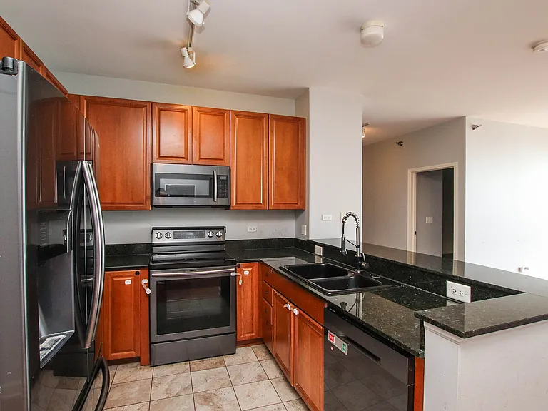 1841 S Calumet Ave #1902 — Photo 8