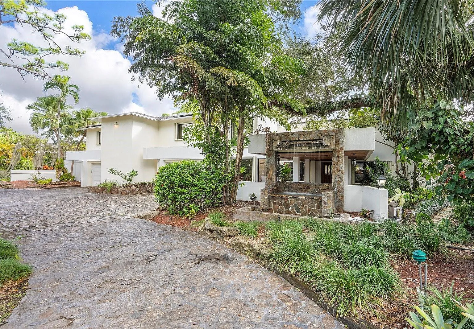 7 bed, 8.5 bath, 7616 sqft, $18,999 — Photo 4