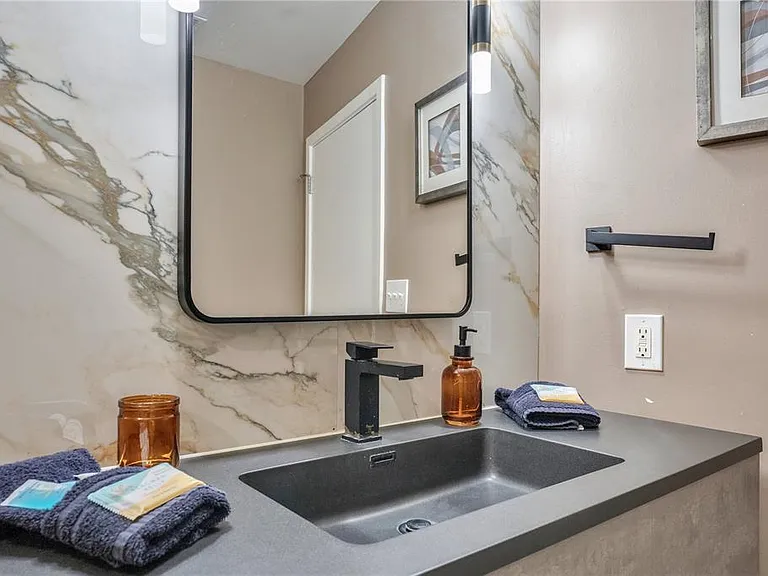 525 E Jackson St #301 — Photo 46