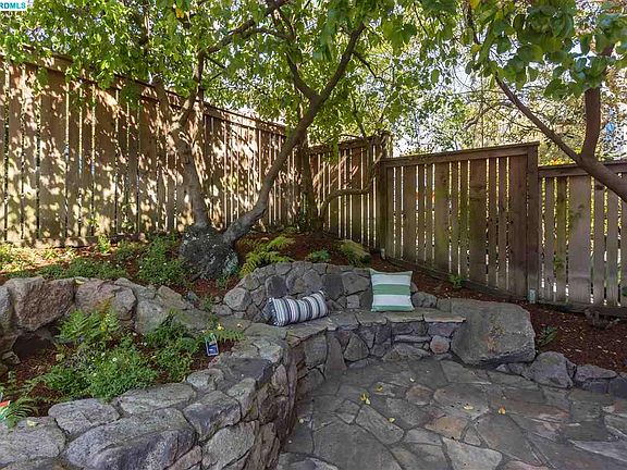 3rd image of 1910 San Antonio Ave