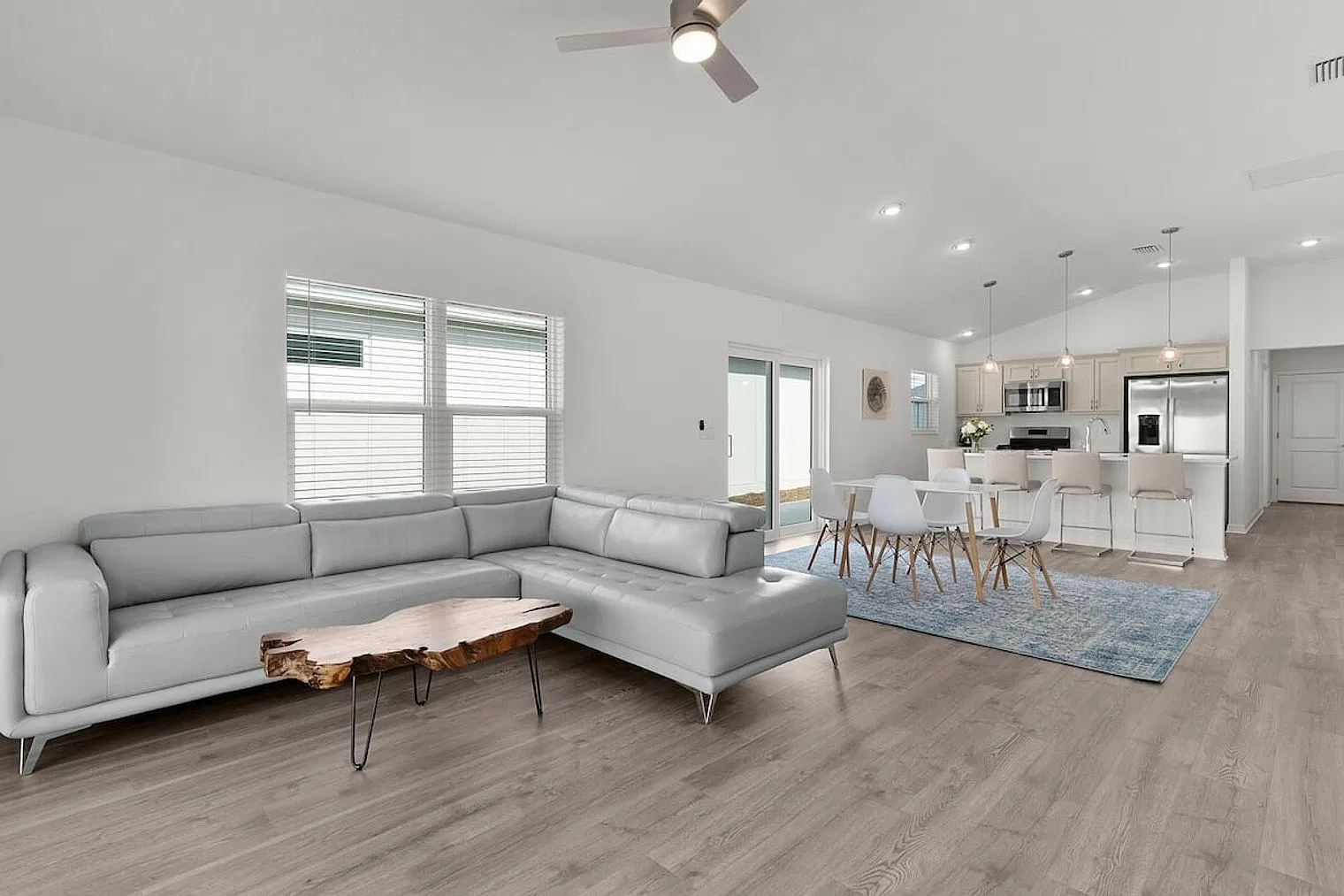 3 bed, 2.0 bath, $4,560 — Photo 4