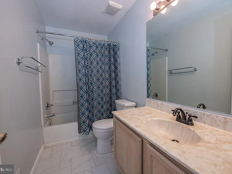 1216 Ogden St — Photo 29