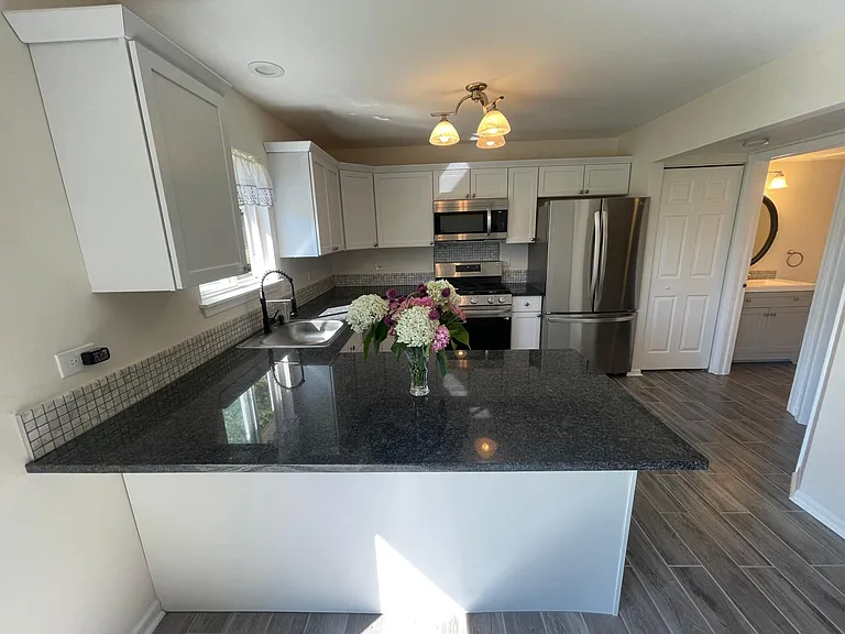 6865 Hampton Cir — Photo 7