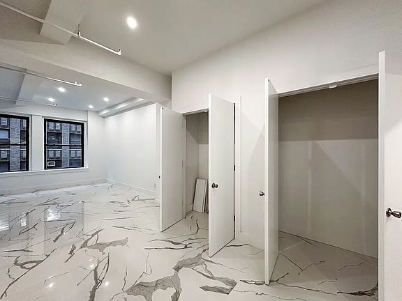 4th image of 248 W 35th St #704