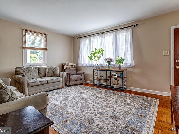 5th image of 2214 Elder Ave