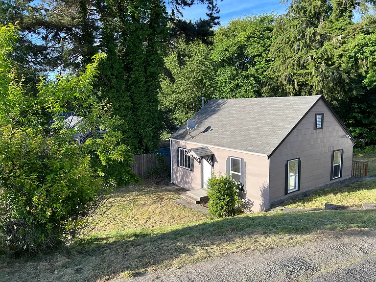 1329 Sherman Ave — Photo 16