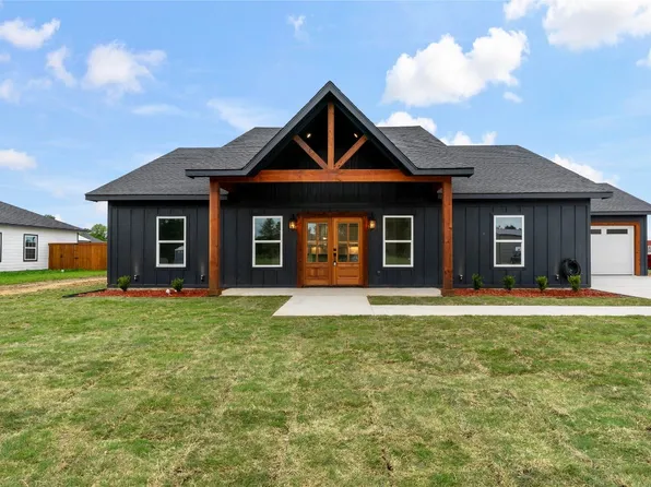 745 Daniel St, Blossom, TX 75416