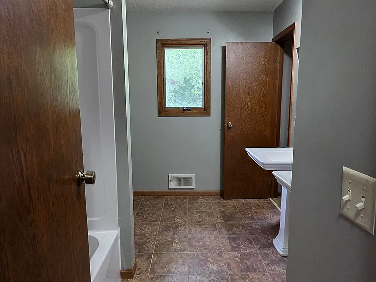 703 Northern Hills Dr NE — Photo 33