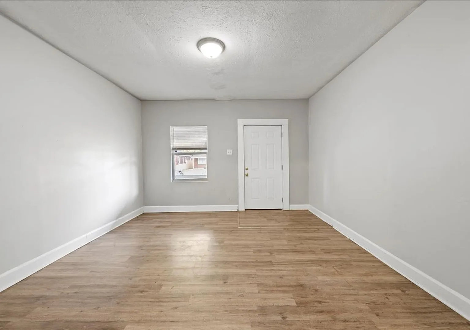 1119 N Dearborn Street - $1,249/mo. — Photo 3