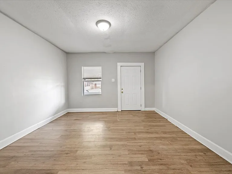 1119 N Dearborn St — Photo 3