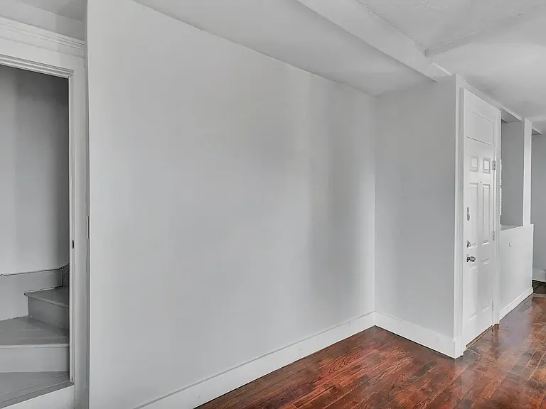 33 Howe St #3R — Photo 13