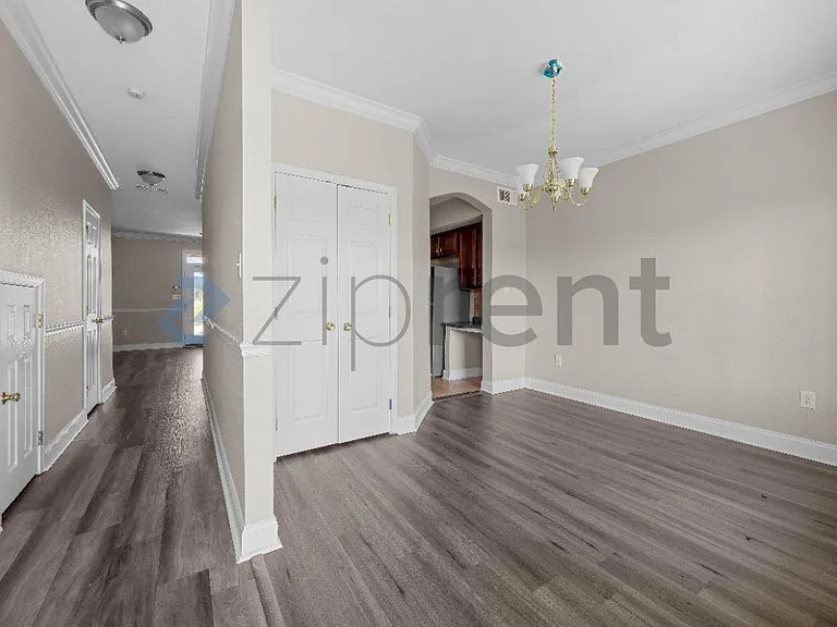 1418 Windsor St #1418 — Photo 4
