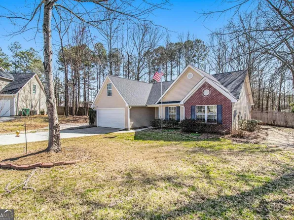 563 Walton Dr, Social Circle, GA 30025