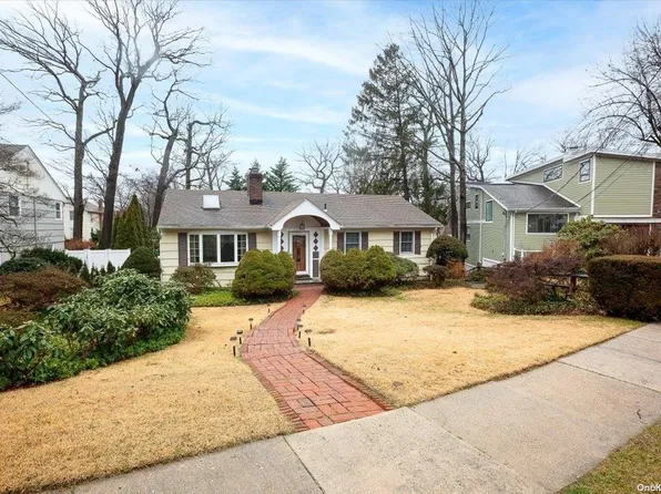 33 Huron Street, Glen Head, NY 11545