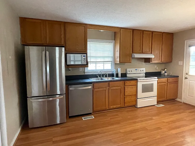 2425 Old Hanover Rd — Photo 6