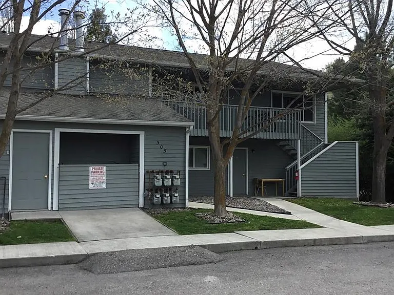 505 & 403 SW Higgins — Photo 2