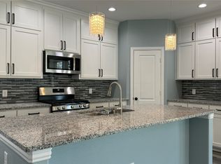 908 W 11th St, Bonham, TX 75418