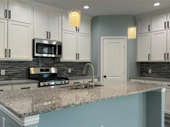 908 W 11th St, Bonham, TX 75418
