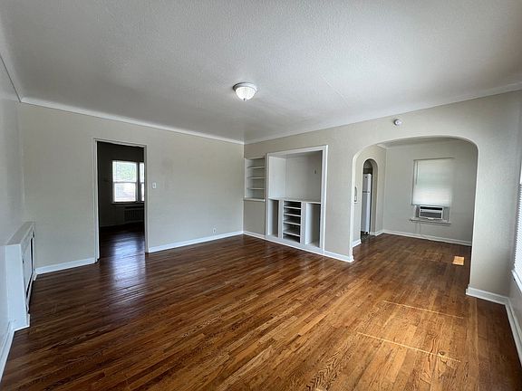 4th image of 422 E Terry St #424