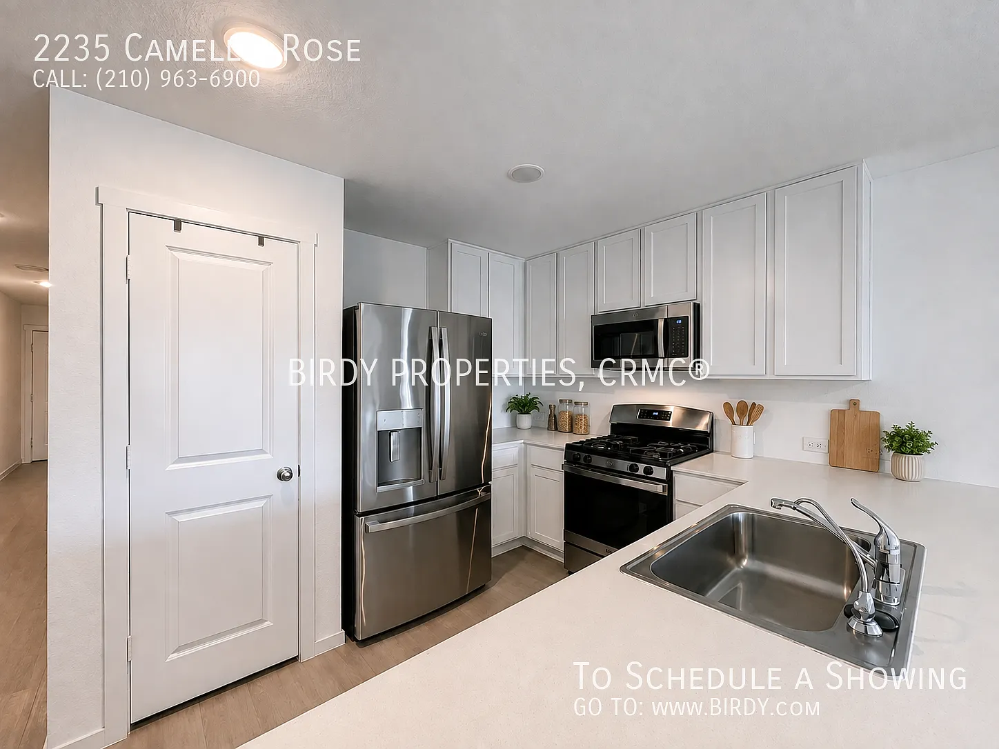 "Charming 4-Bed Oasis in Converse: Spacious 1500 Sq Ft Home with 2 Baths on Camellia Rose!" — Photo 4